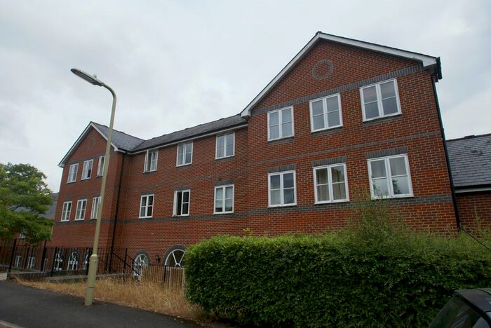 2 Bedroom Flat To Rent In Vestry Close, Andover, SP10