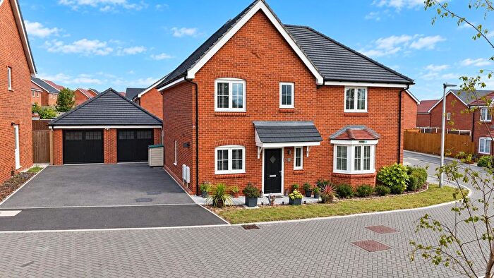 3 Bedroom Semi Detached House For Sale In Jerome Row, Shinfield, RG2