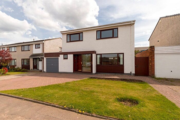 4 Bedroom Property For Sale In Marchbank Gardens, Balerno, EH14