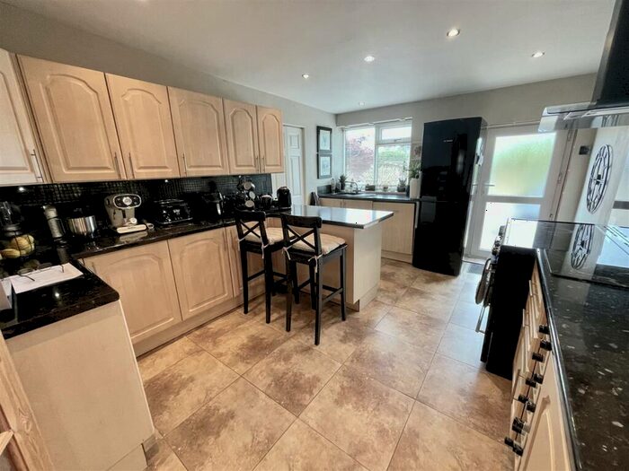 2 Bedroom Detached Bungalow For Sale In Wernddu Road, Ammanford, SA18