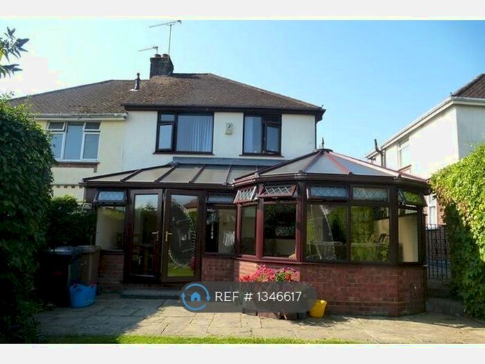 3 Bedroom Semi-Detached House To Rent In Stanford Road, Luton, LU2