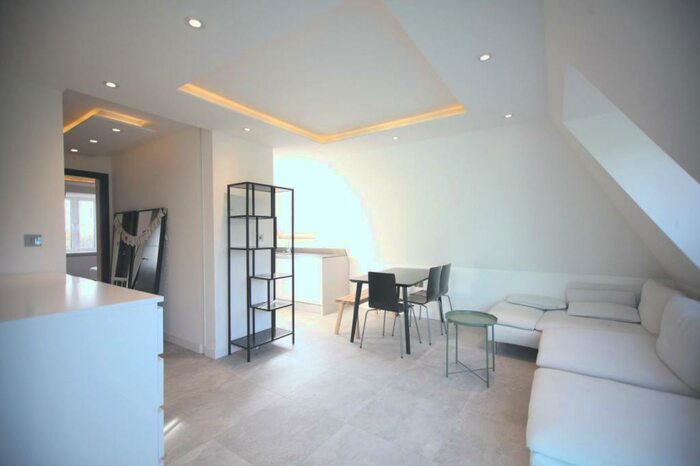 1 Bedroom Apartment To Rent In Langton Court, Parson Street, Hendon, NW4