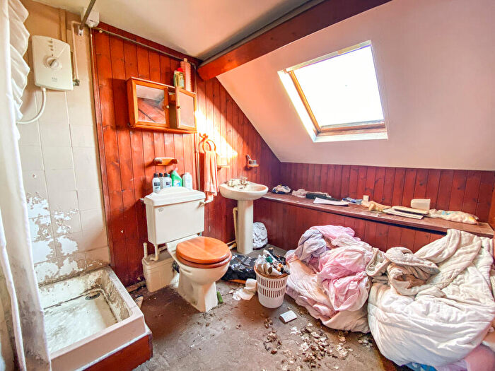 5 Bedroom End Of Terrace House For Sale In Bush Street, Pembroke Dock, SA72