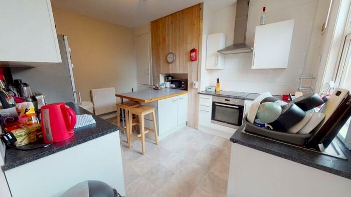 4 Bedroom End Of Terrace House To Rent In Trelawn Terrace, Headingley, Leeds, LS6