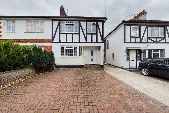 3 Bedroom Semi-Detached House To Rent In The Fairway, Ruislip, HA4