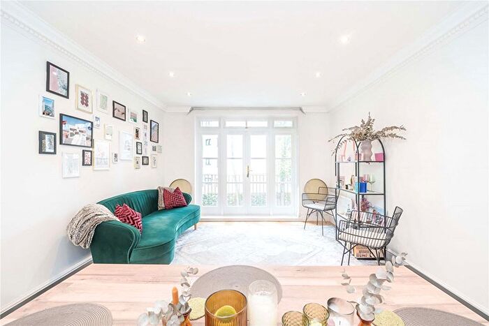 2 Bedroom Flat To Rent In Fitzclarence House, Holland Park, W11