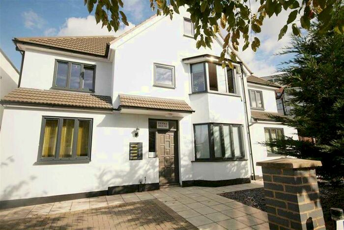 2 Bedroom Flat To Rent In Llanvanor Road, London, NW2