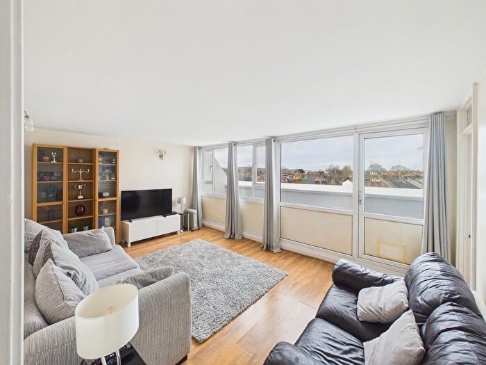 2 Bedroom Flat For Sale In Christian Square, Ward Royal, Windsor, Berkshire, SL4