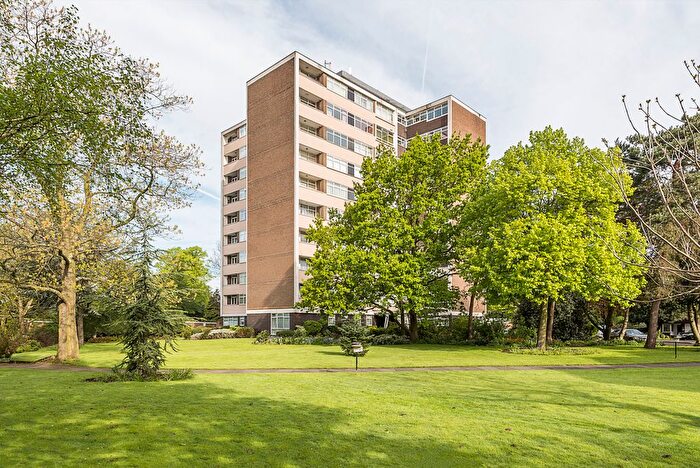 2 Bedroom Flat For Sale In The Knoll, Ealing, W13