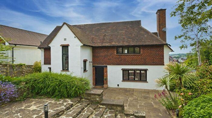 3 Bedroom Detached House To Rent In Warwicks Bench, Guildford, GU1