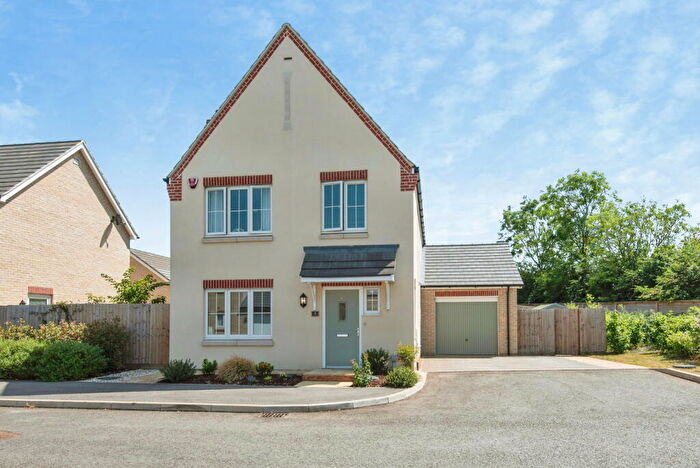 4 Bedroom Detached House For Sale In Turnpike Grove, Henlow, Central Bedfordshire, SG16