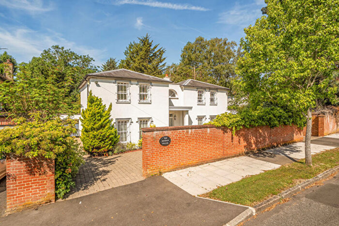 3 Bedroom Detached House For Sale In Woodhall Drive, Pinner, HA5