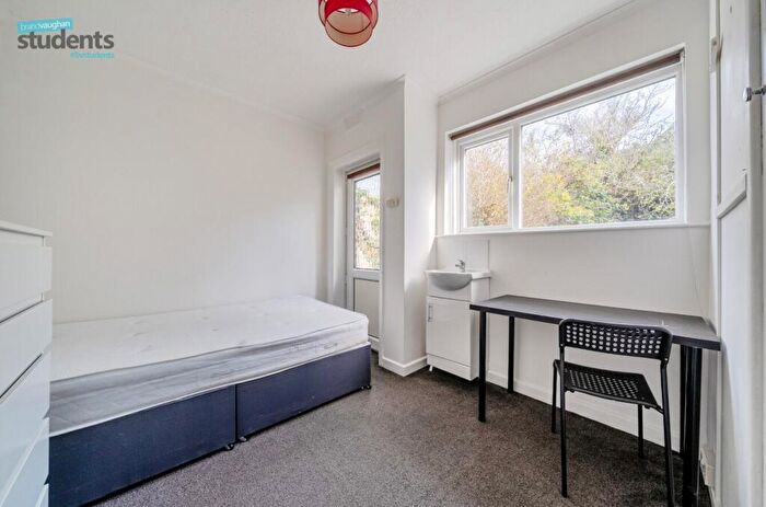 Semi Detached House To Rent In Nyetimber Hill, Brighton, East Sussex, BN2