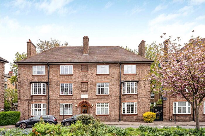 2 Bedroom Apartment For Sale In Claremont Close, London, N1