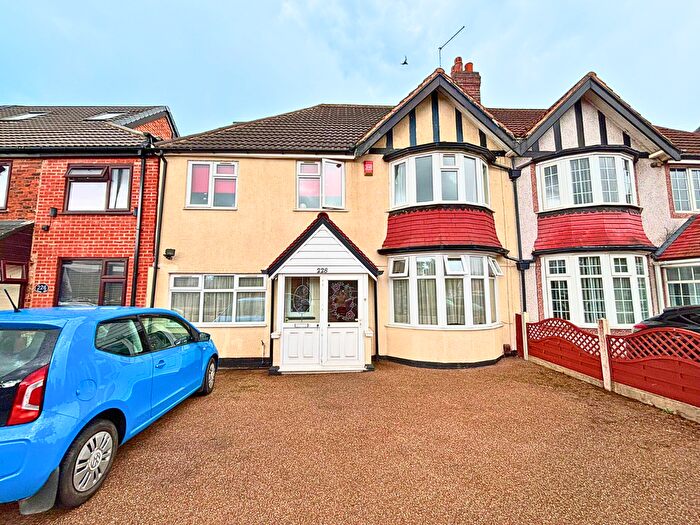 6 Bedroom Semi-Detached House For Sale In Walsall Road, Perry Barr, Birmingham, B42