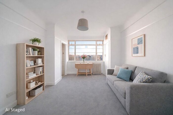 Studio For Sale In Balham High Road, London, SW17