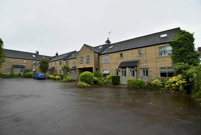 2 Bedroom Flat To Rent In Hayden Court, Glossop, SK13