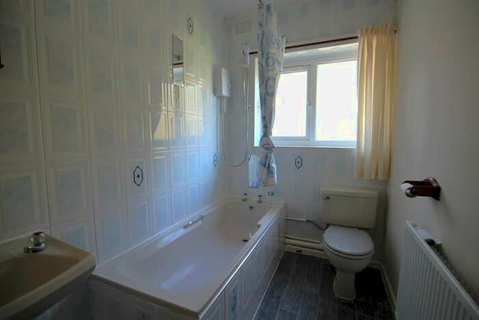 1 Bedroom Flat To Rent In Stanley Road, Old Trafford, Manchester, M16