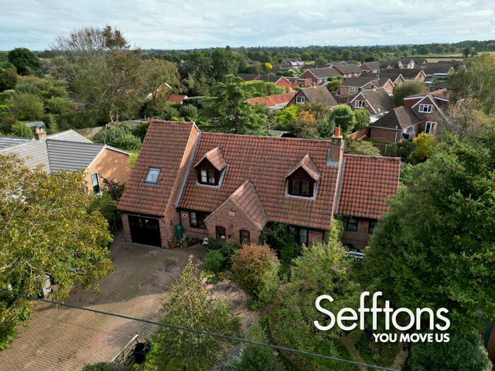 5 Bedroom Detached House For Sale In Crowes Loke, Little Plumstead, NR13