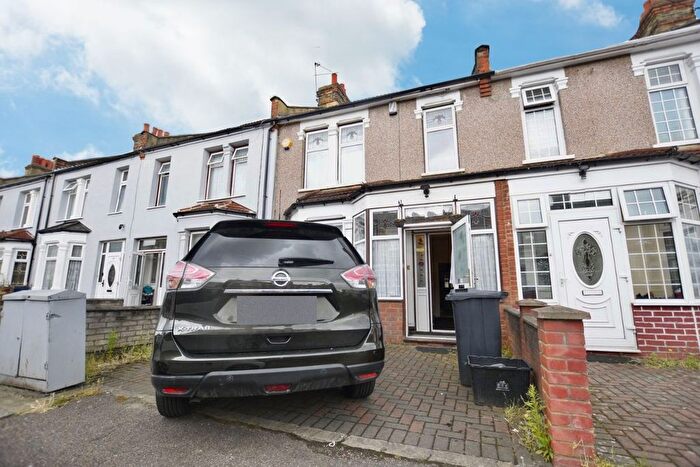 5 Bedroom Terraced House To Rent In Kingston Road, Ilford, IG1