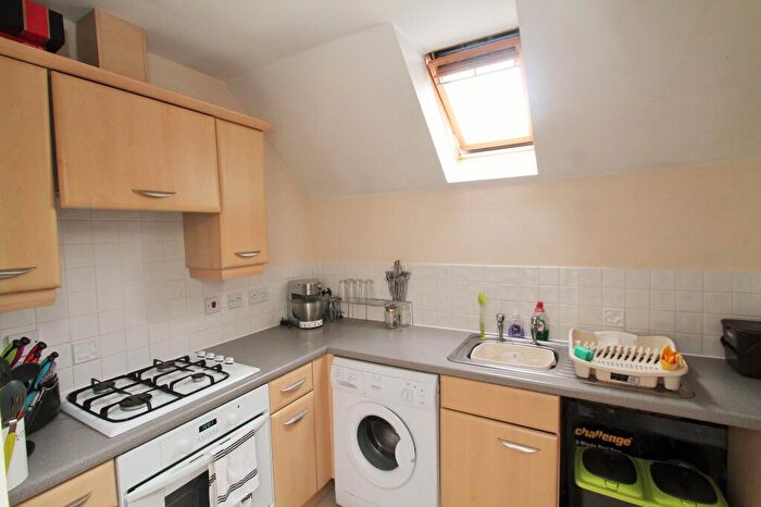 2 Bedroom Maisonette To Rent In Daisy Drive, Hatfield, AL10