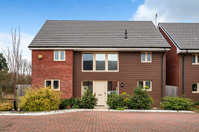 4 Bedroom Detached House For Sale In Woodland Close, Stratton, Swindon, SN25