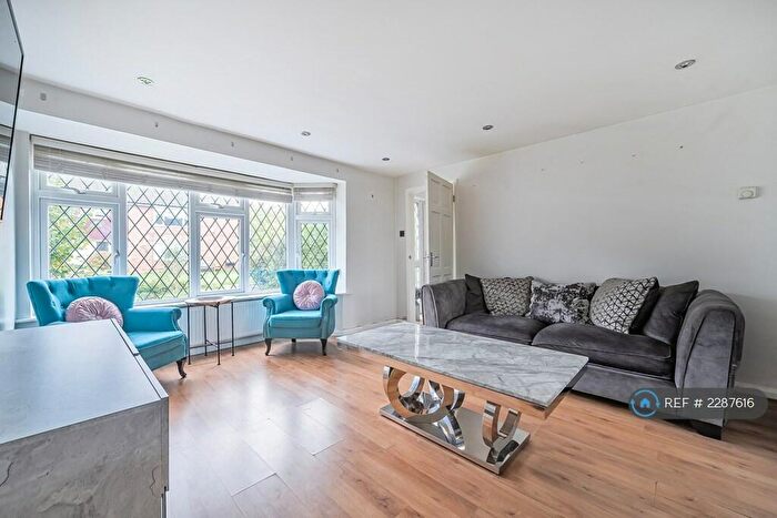 3 Bedroom Terraced House To Rent In Cannock Road, Aylesbury, HP20