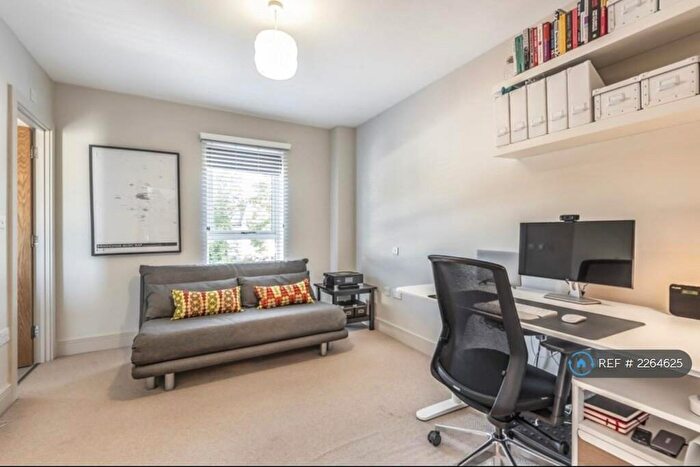 2 Bedroom Flat To Rent In Brockley Park, London, SE23