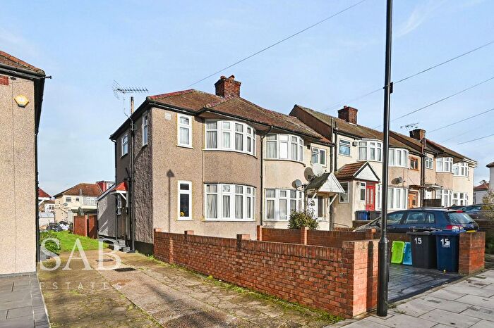 3 Bedroom End Terrace House For Sale In Cedar Grove, Southall, UB1