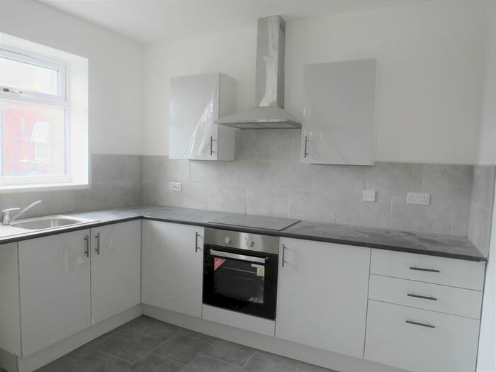 1 Bedroom Flat To Rent In Market Place, Great Bridge, Tipton, DY4