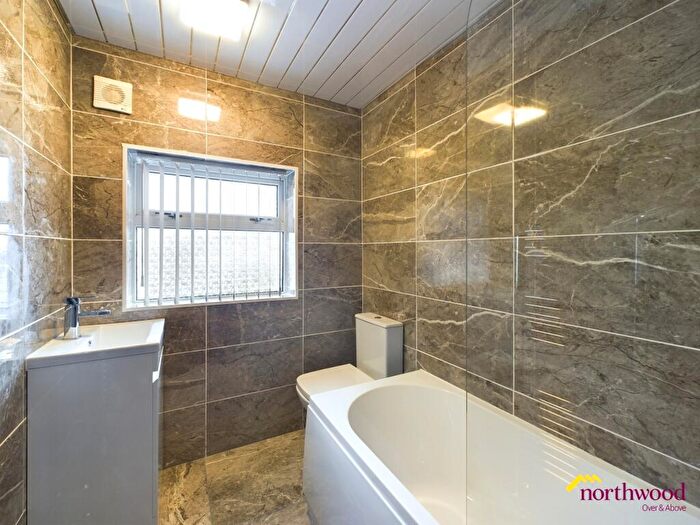 3 Bedroom Semi-Detached House For Sale In Winchester Avenue, Bentilee, Stoke-on-Trent, ST2