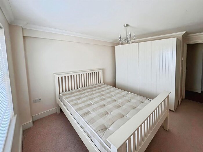 2 Bedroom Flat To Rent In Central Parade, Herne Bay, CT6