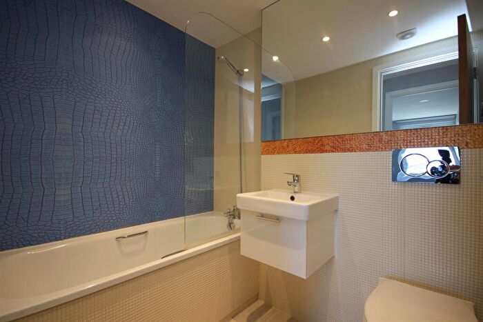 2 Bedroom Apartment To Rent In Neasden Lane, Neasden, NW10