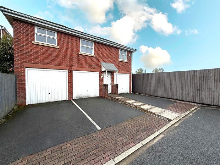 2 Bedroom Flat For Sale In Marchwood Close, Blackrod, Bolton, BL6