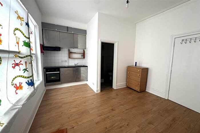1 Bedroom Flat To Rent In High Street, Harrow Wealdstone, HA3