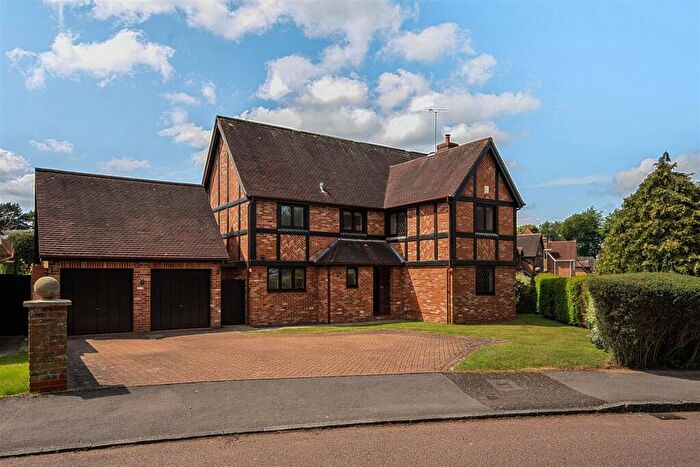 5 Bedroom Detached House To Rent In Tadworth, KT20