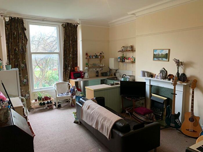 1 Bedroom Apartment To Rent In Woodhouse Cliff, Leeds, West Yorkshire, LS6