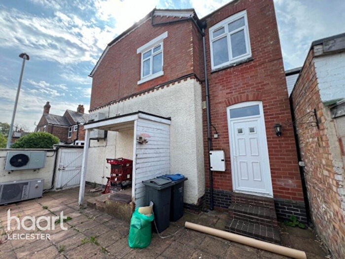 3 Bedroom Flat To Rent In Fleckney Road, Leicester, LE8