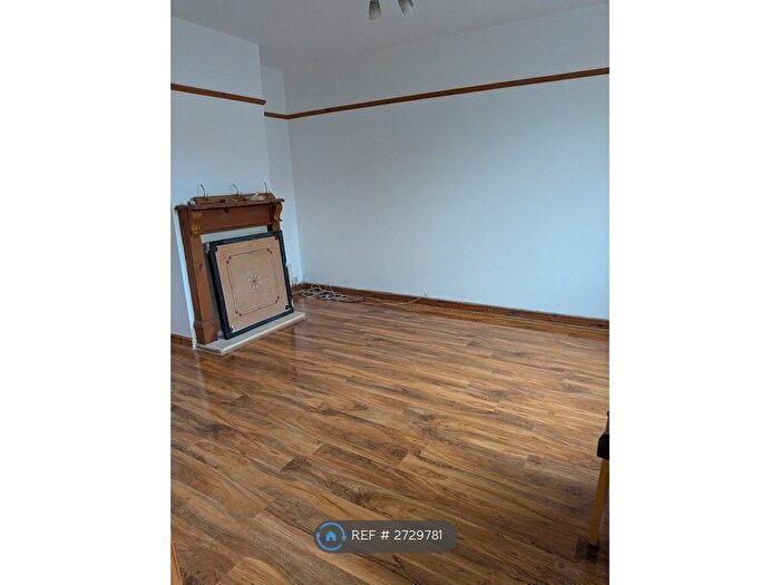 3 Bedroom End Of Terrace House To Rent In Ives Road, Slough, SL3