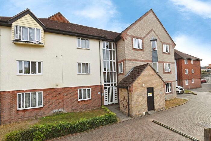 1 Bedroom Flat For Sale In Nicholsons Grove, Colchester, Essex, CO1