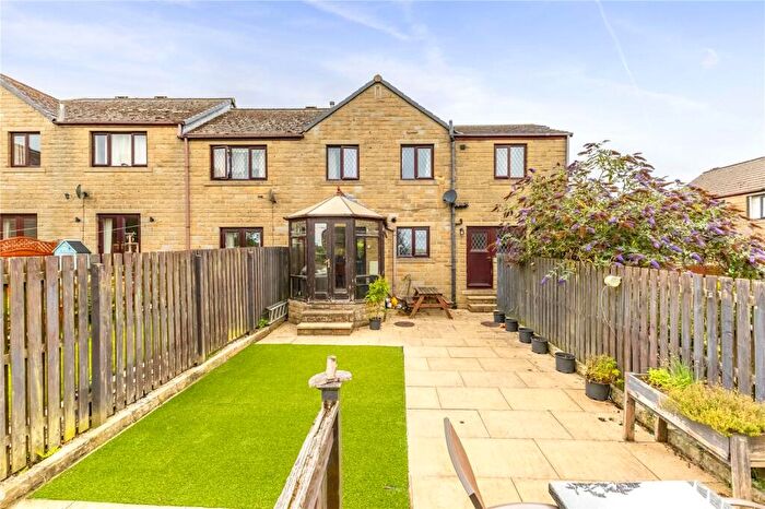 4 Bedroom End Of Terrace House For Sale In Bayfield Close, Hade Edge, Holmfirth, HD9