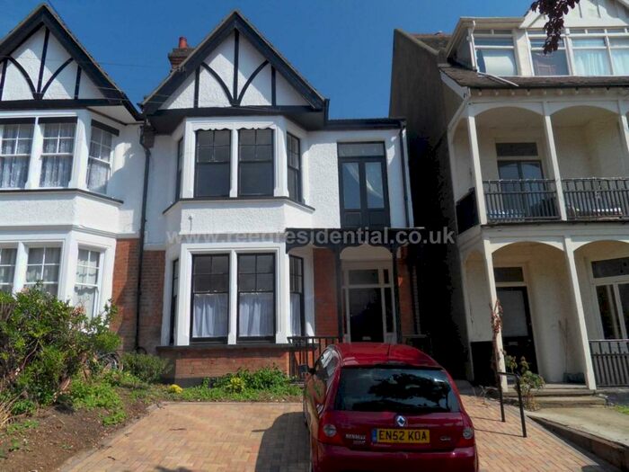 2 Bedroom Flat To Rent In Cobham Road, Westcliff On Sea, SS0