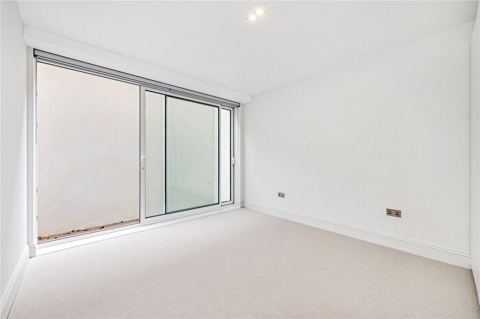 2 Bedroom Flat To Rent In Allfarthing Lane, London, SW18