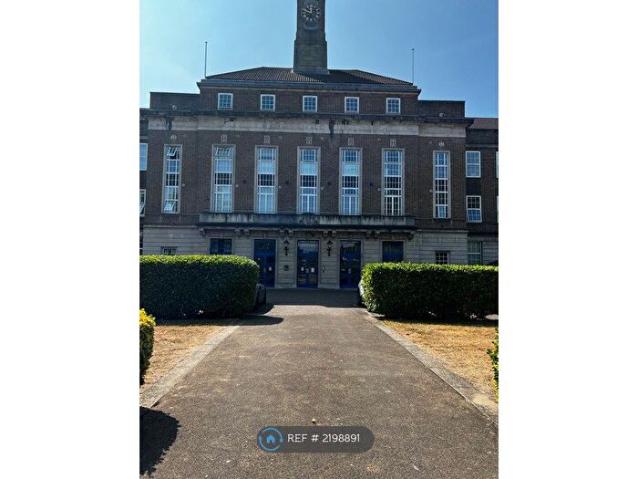 2 Bedroom Flat To Rent In Academy Court, Dagenham, RM8