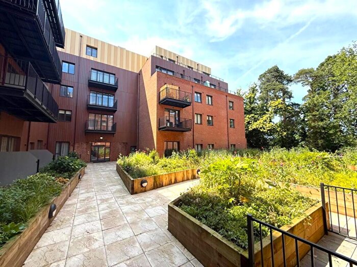 2 Bedroom Apartment To Rent In Farnborough Road, Farnborough, GU14