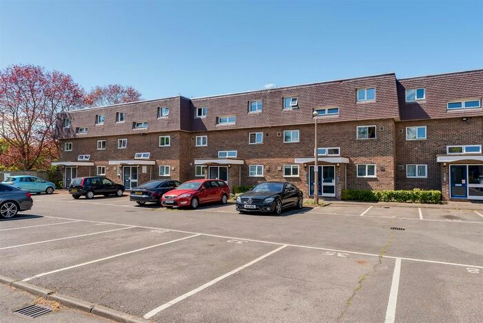 Studio To Rent In Bays Farm Court, Bath Road, Longford, UB7