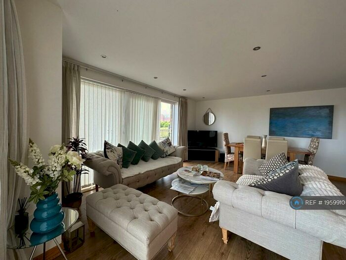 3 Bedroom Flat To Rent In Hesperus Broadway, Edinburgh, EH5