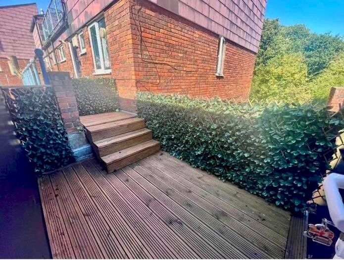 2 Bedroom Flat To Rent In Jubilee Close, Pinner, HA5