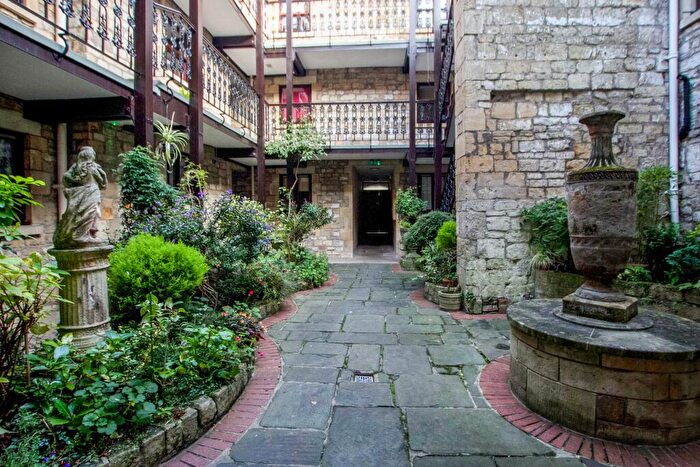 2 Bedroom Flat To Rent In Grove Street, Bath, BA2