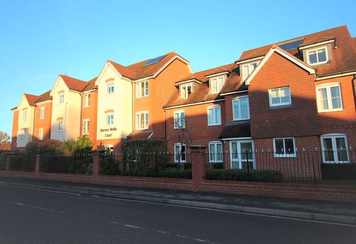 1 Bedroom Flat To Rent In Barnes Wallis Court, West Byfleet, Surrey, KT14